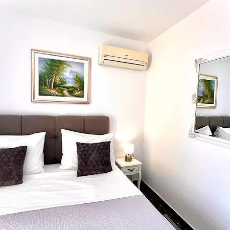 Sunset Apartment *