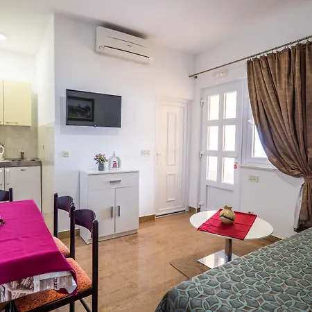 Sunset Apartment *