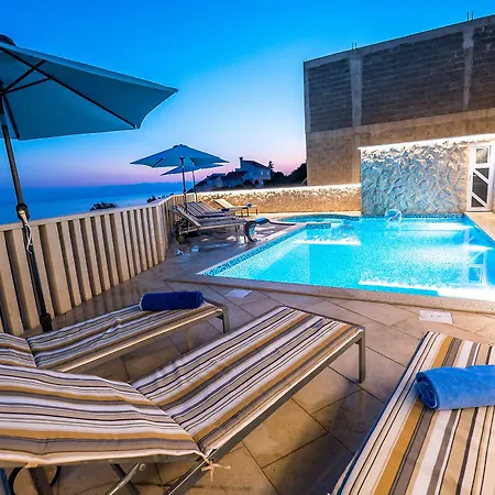 Sunset Apartment *