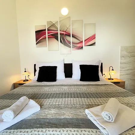 Sunset Apartment *