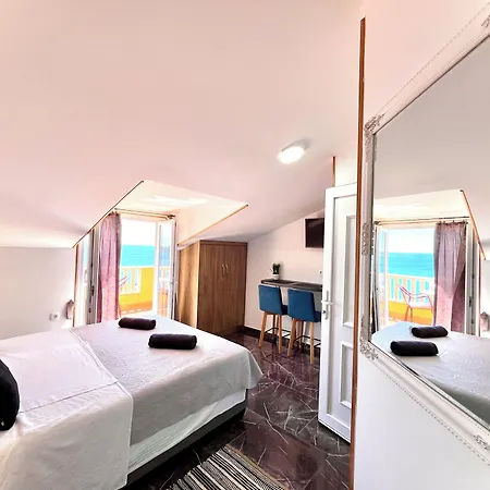 Sunset Apartment *