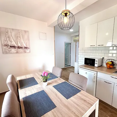 Sunset Apartment *